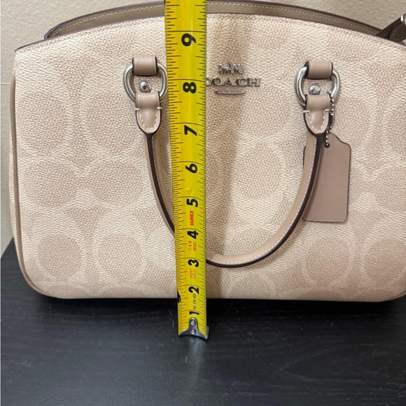 Savannah Carryall Bag In Signature Canvas - USED ONCE! - Picture 4 of 11